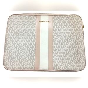 Michael Kors Beige and Cream Jet Set Travel Monogram Laptop Sleeve EUC